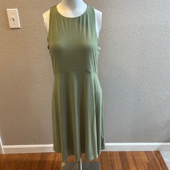 Athleta Dresses & Skirts - Athleta Green midi dress size medium
